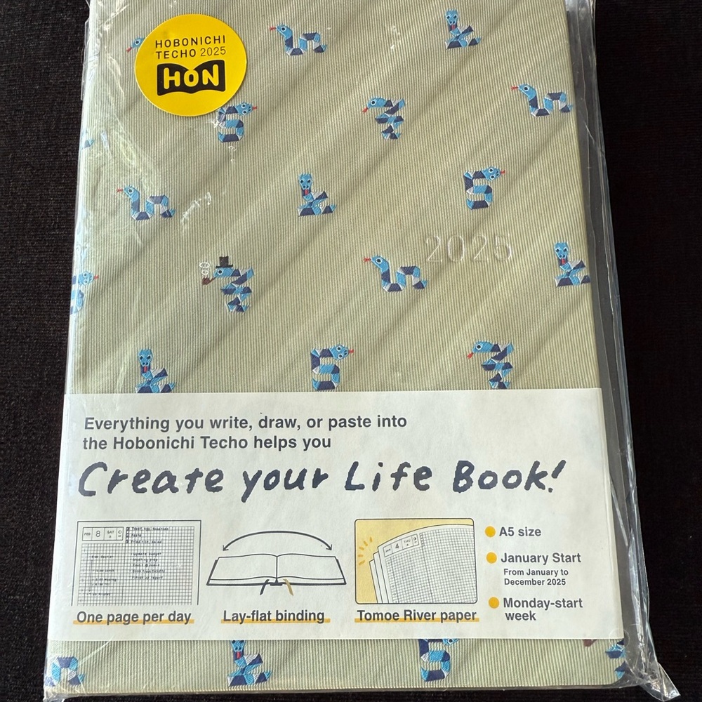 Techo 2025 Planner - Cream with Blue Accents -  size A5 - daily and weekly